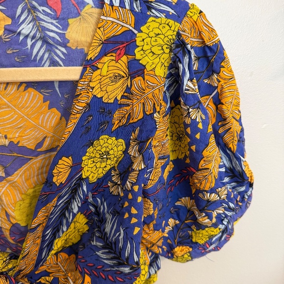 XIX Palms Honolulu Floral Wrap Blouse Size Small - Picture 8 of 10